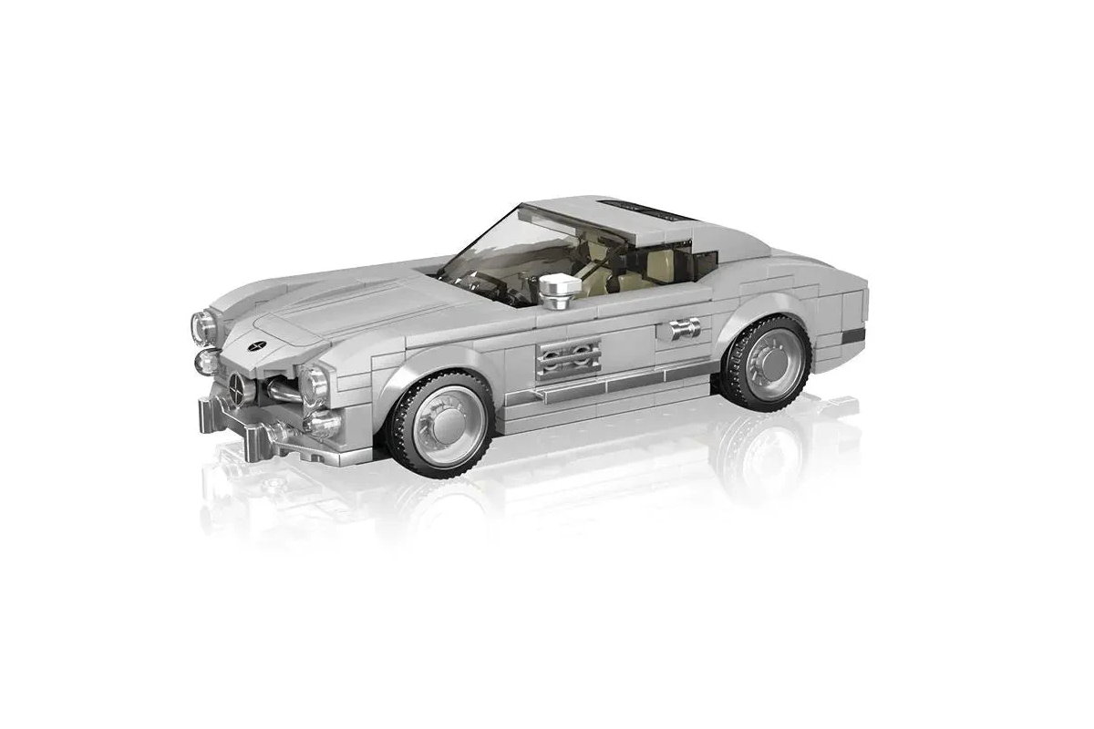 Sportwagen aus Klemmbausteinen in silber mit Acryl Vitrine